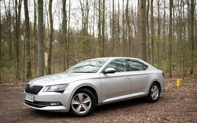 poznań Skoda Superb cena 45900 przebieg: 249890, rok produkcji 2015 z Poznań